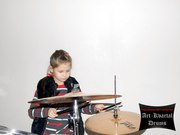 Обучение игре  барабанах в музыкальной студии 